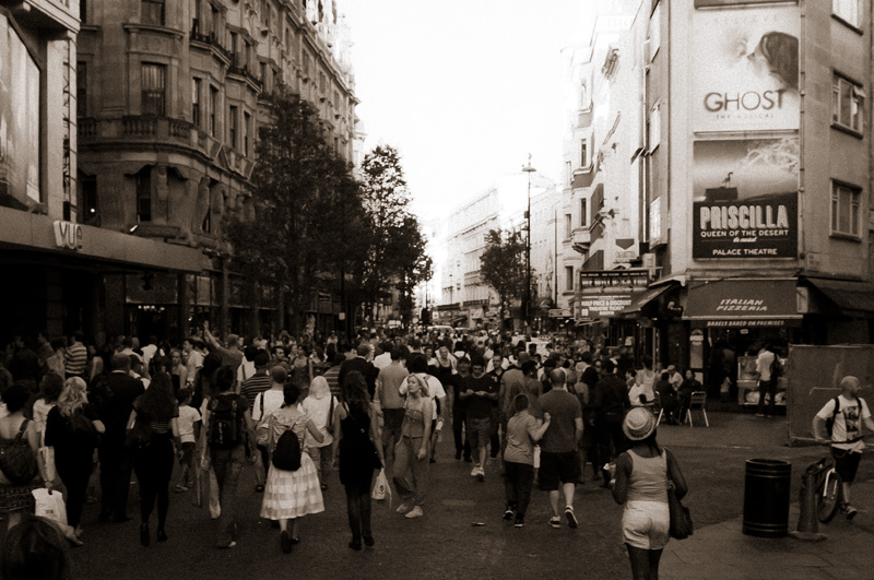 39.jpg - Leicester square