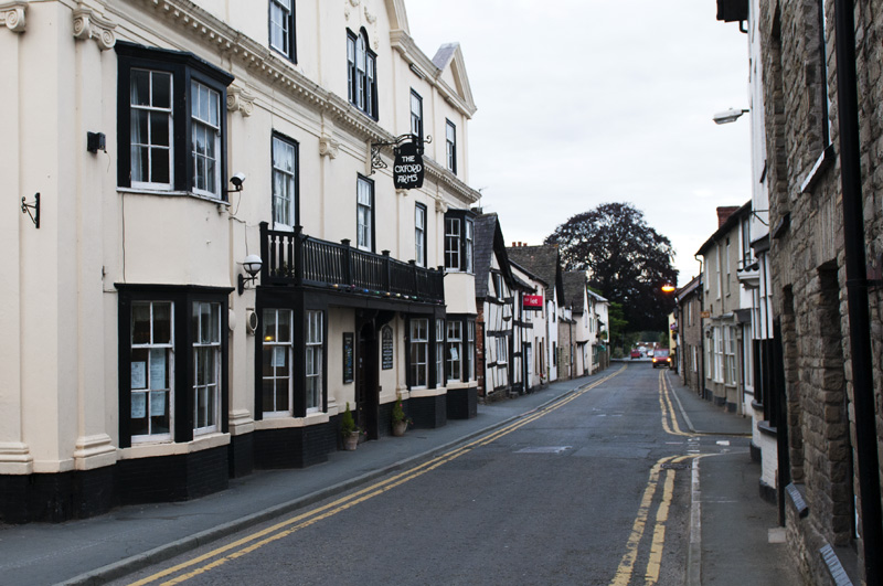 65.jpg - The Oxfords Arms. Meill� k�vi tuuri koska sielt� sai 4 paikallista ALEA joista suosikiksemme muodostui Auntie Myrtle - aivan mahtava olut!